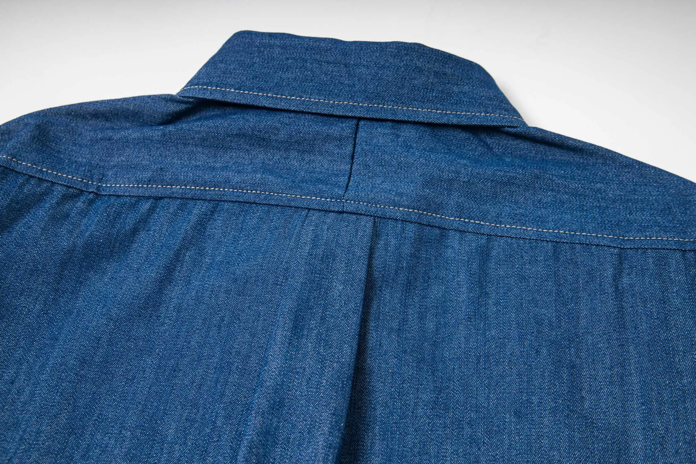 🅿️250 new model number: B115 Ralph Lauren/Ralph Lauren classic color small label couple style washed denim long-sleeved shirt 1️⃣Made of high-quality denim fabric, the upper body is soft and comfortable, extremely delicate, the hand feels solid, smooth and soft. The fabric does not wrinkle, and the hand feel is invincible. The details are handled perfectly! 2️⃣Adopting the washing process, the workmanship details are perfectly controlled. They are all hemmed with vest technology, and the inside of the sleeves are also different. Different from the four-needle and five-thread workmanship, the collar is also designed with interlining, which shows high-end fashion and individuality. The style is fashionable, simple and elegant! 3️⃣It is very youthful and energetic, and can be easily worn by both men and women. It is very in line with the fashion aesthetic concepts of today's young people! Color: light blue, dark blue Size: S, M, L, XL